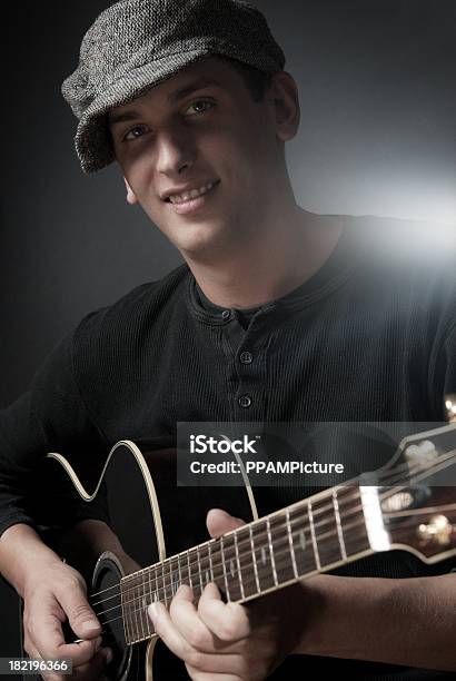 Rock Guitarrista - Fotografias de stock e mais imagens de Acorde - Acorde, Adulto, Amplificador