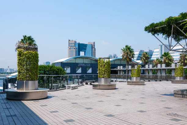 Entrance plaza of Tokyo Big Sight (Koto-ku, Tokyo) On a sunny day in July 2023, the entrance plaza of Tokyo Big Sight near Tokyo Big Sight Station on the Yurikamome Line in Koto Ward, Tokyo. ウォーターフロント stock pictures, royalty-free photos & images