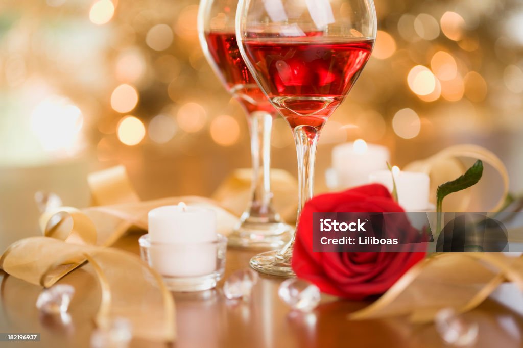 Vino e delle rose - Foto stock royalty-free di Alchol