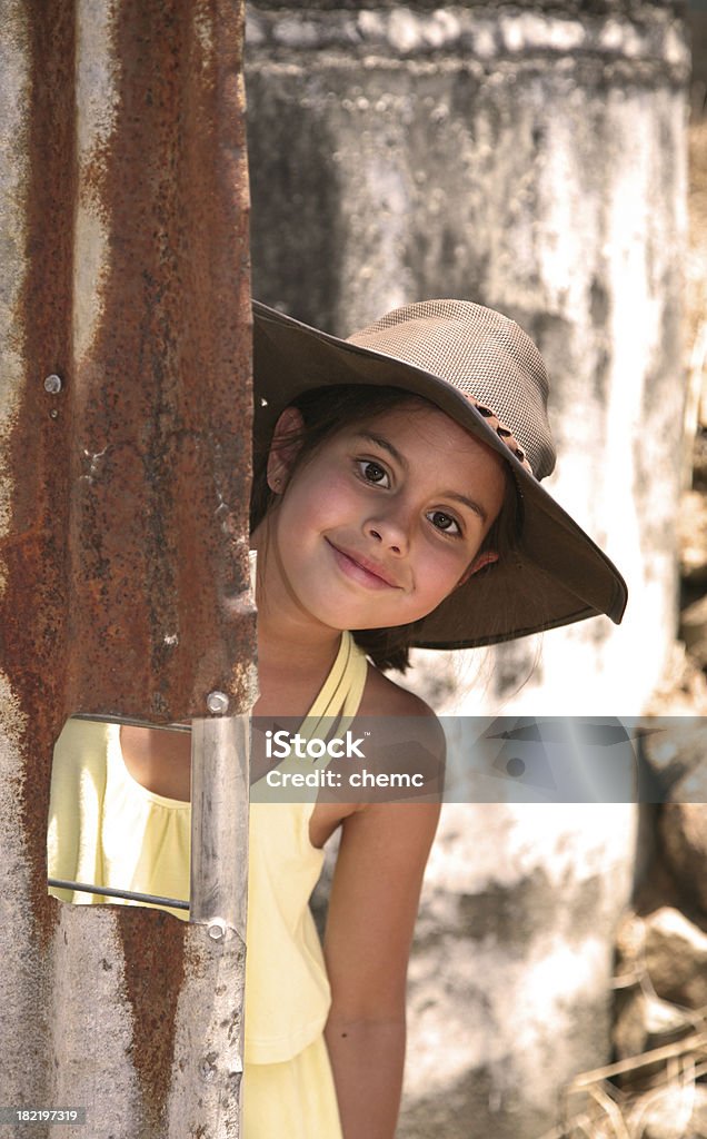 Menina com chapéu de cowboy - Foto de stock de Deserto australiano royalty-free