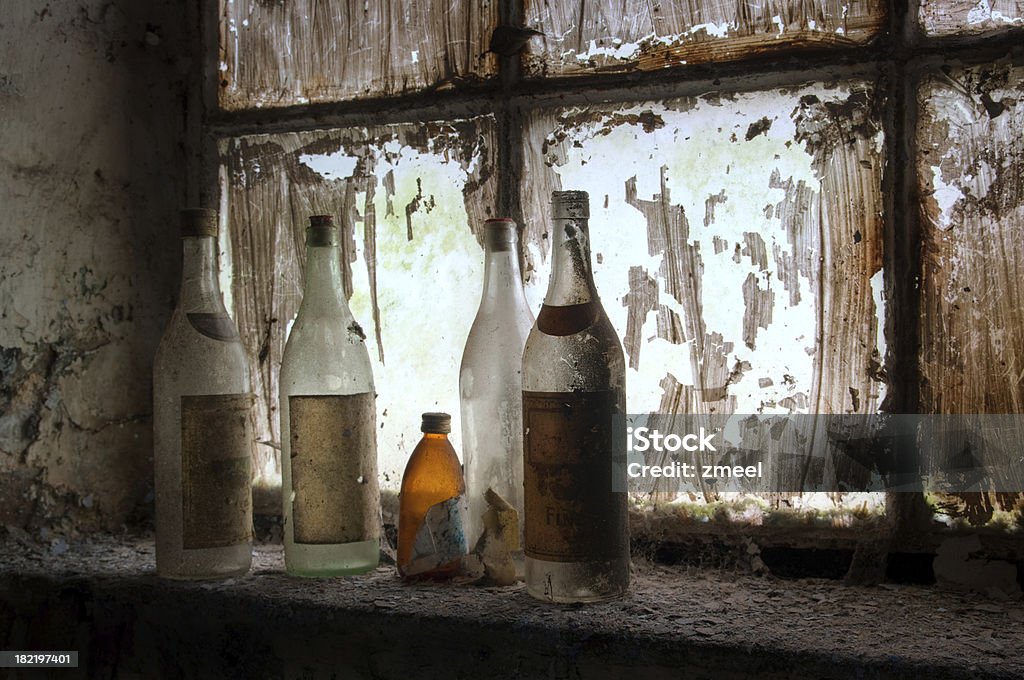 Vieille bouteilles - Photo de A l'abandon libre de droits