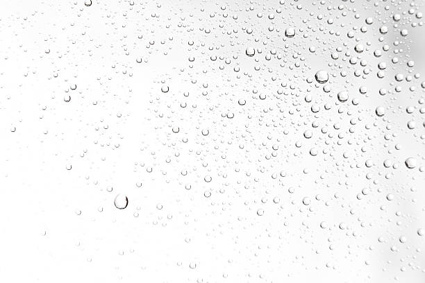 water drops on white - bel vloeistof fotos stockfoto's en -beelden