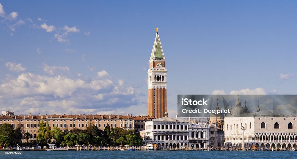 St San Marco e Campanile Torre a Venezia Italia - Foto stock royalty-free di Acqua