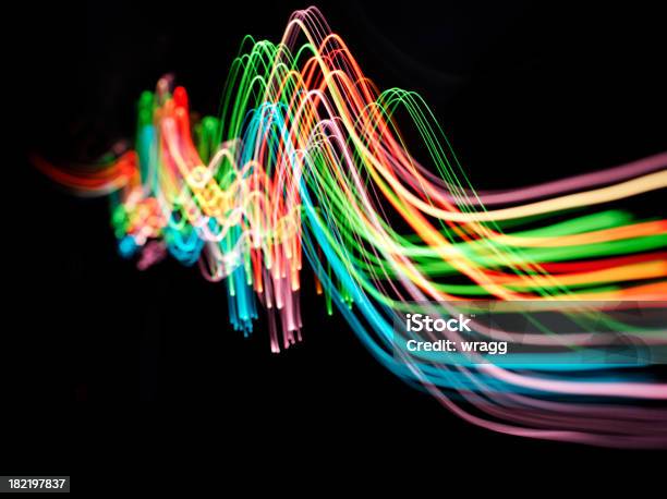 Foto de Onda De Luzes Coloridas e mais fotos de stock de Néon - Néon, Abstrato, Cabo