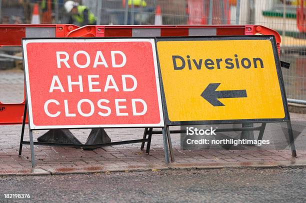 Road Closedsegnale Inglese - Fotografie stock e altre immagini di Lavori stradali - Lavori stradali, Road closed-segnale inglese, Segnale