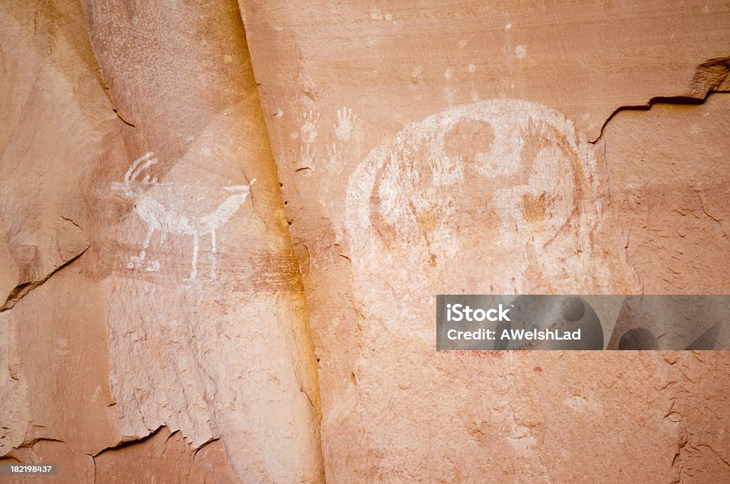 Pictographs em Betatakin Alcova, Monumento Nacional Navajo - Royalty-free Alcova Foto de stock