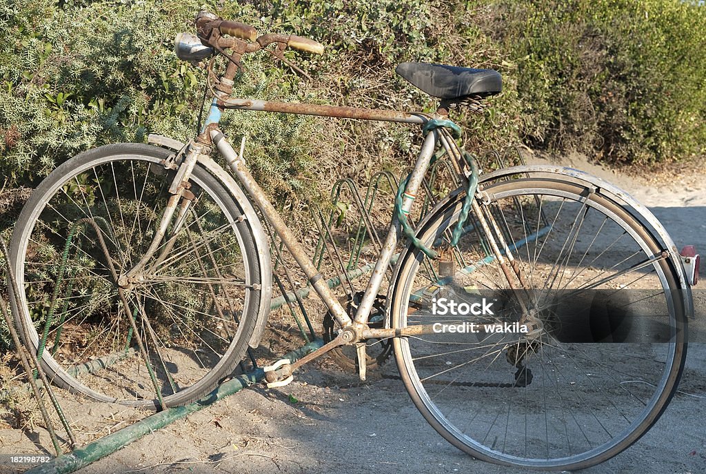 Rỉ sét xe đạp cũ là một trong những dấu hiệu của thời gian, cũng là niềm tự hào của những người yêu thích sự độc đáo và cá tính. Hãy cùng khám phá những chi tiết đẹp và độc đáo trong hình ảnh này, để cho mình được hòa mình với vẻ đẹp từ những chiếc xe đạp cũ.