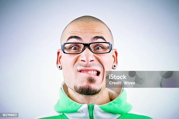 Mann Machen Lustiges Gesicht Stockfoto und mehr Bilder von Bart - Bart, Blick in die Kamera, Charakterkopf
