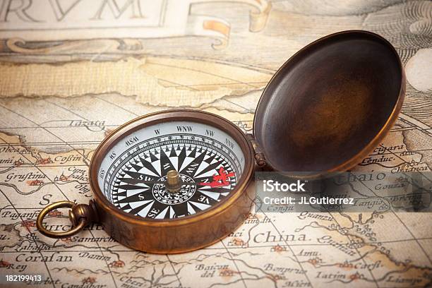 Compass Stockfoto und mehr Bilder von Anleitung - Konzepte - Anleitung - Konzepte, Erforschung, Fotografie