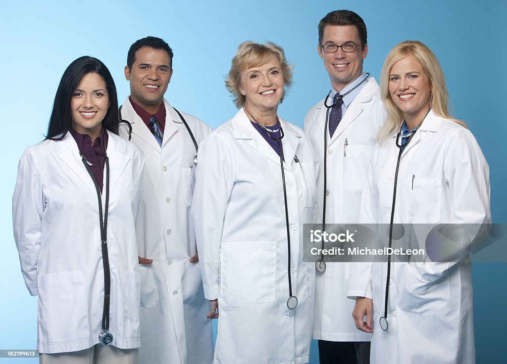 Team di medici - Foto stock royalty-free di Cinque persone