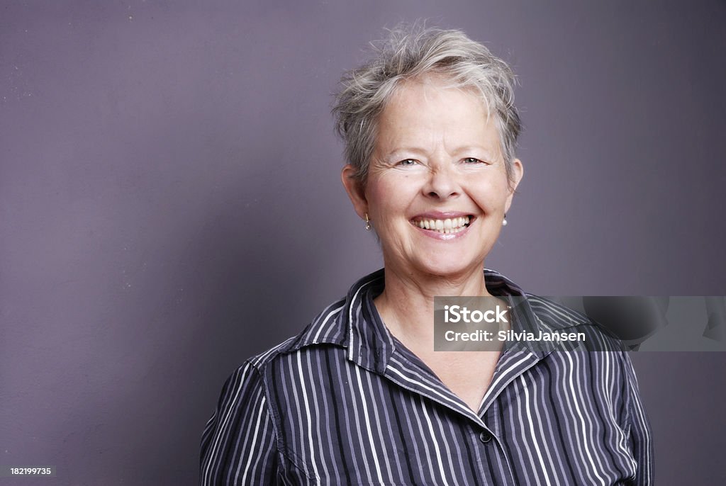 Souriant Femme âgée - Photo de 50-54 ans libre de droits