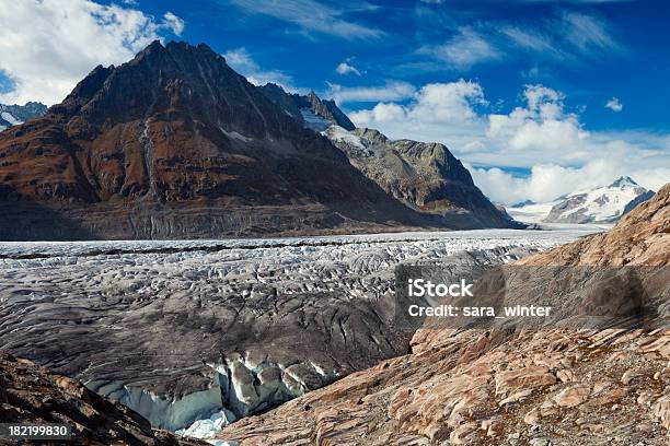 Glaciar Aletsch Y Los Picos De Las Montañas Alpes Europeos En Suiza Foto de stock y más banco de imágenes de Glaciar Aletsch