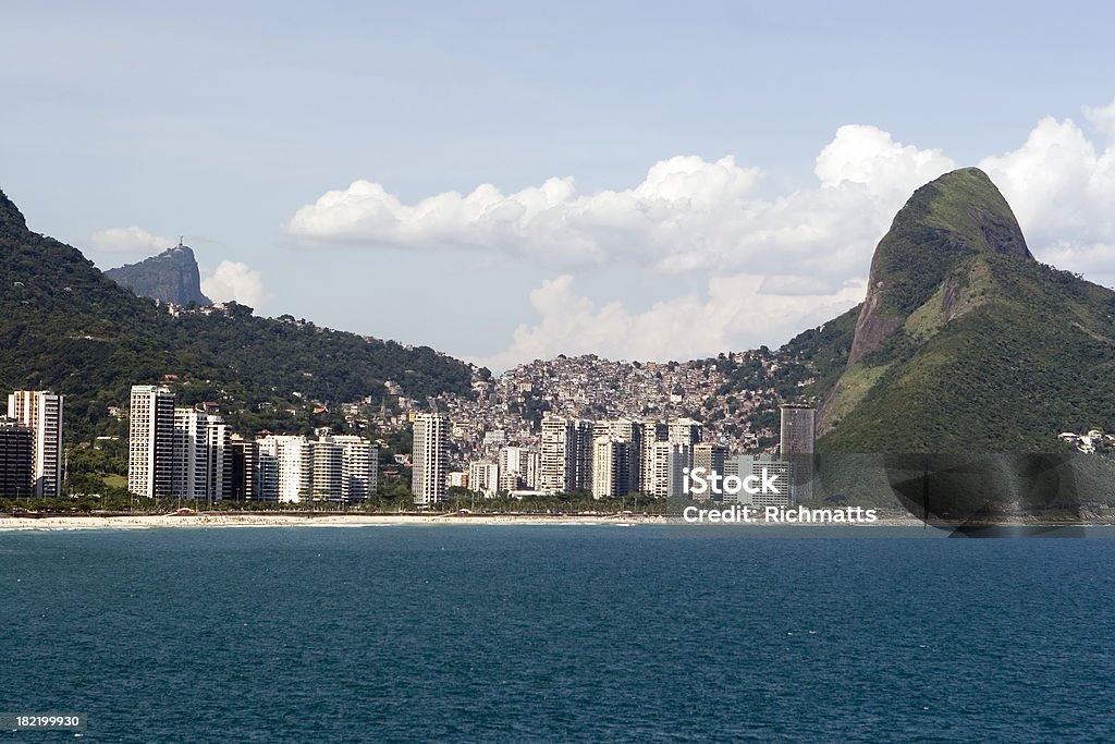 Rio de Janeiro, Slums e di classe superiore. - Foto stock royalty-free di Ambientazione esterna