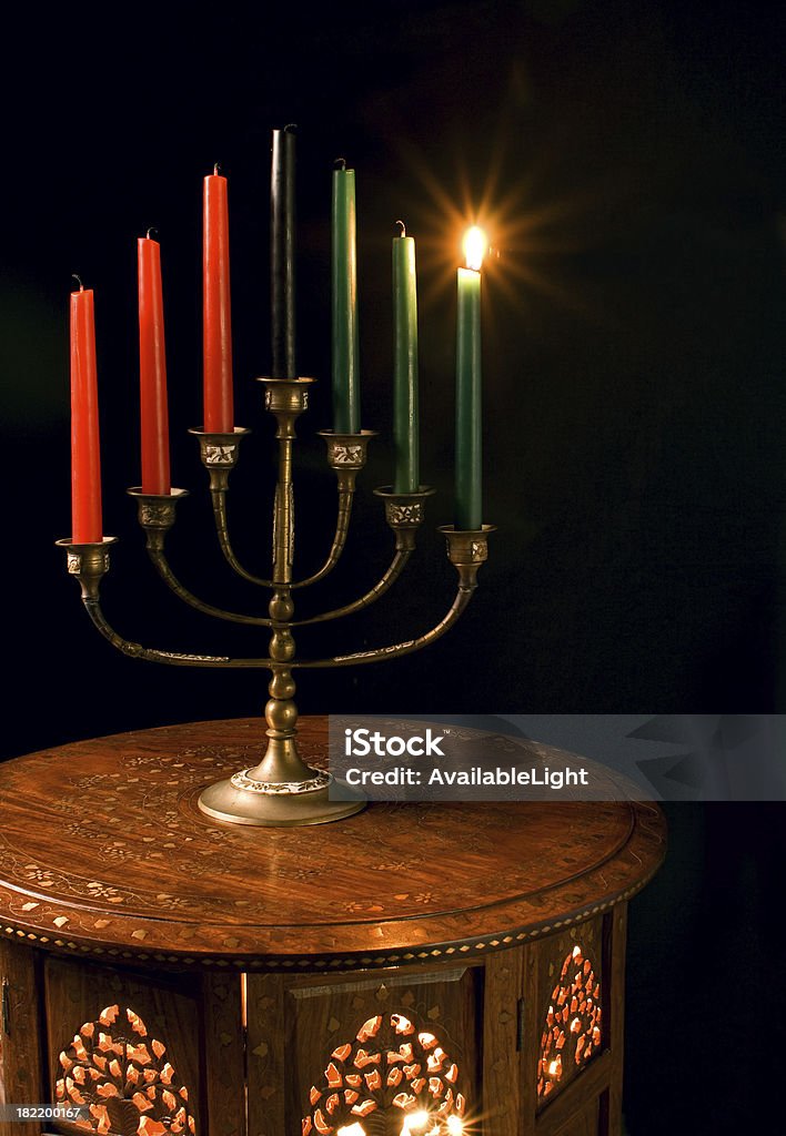 Kwanzaa luz de velas - Foto de stock de Kwanzaa royalty-free