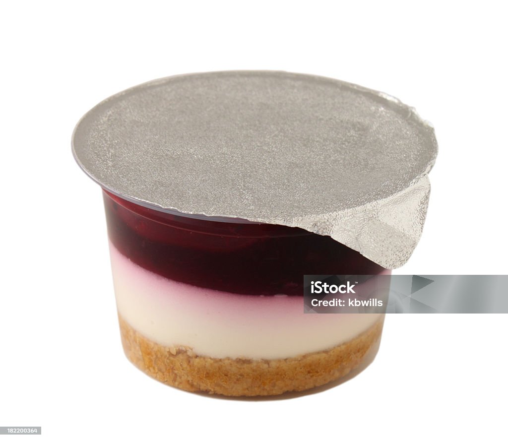 Pequena de plástico pacote de sobremesa de cheesecake de amora - Foto de stock de Cheesecake royalty-free