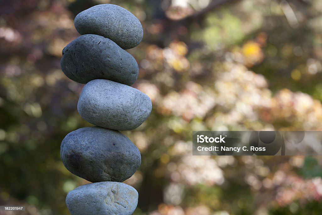 Pedras de Zen Jardim pilha equilibrada, ao ar livre - Royalty-free Amontoar Foto de stock