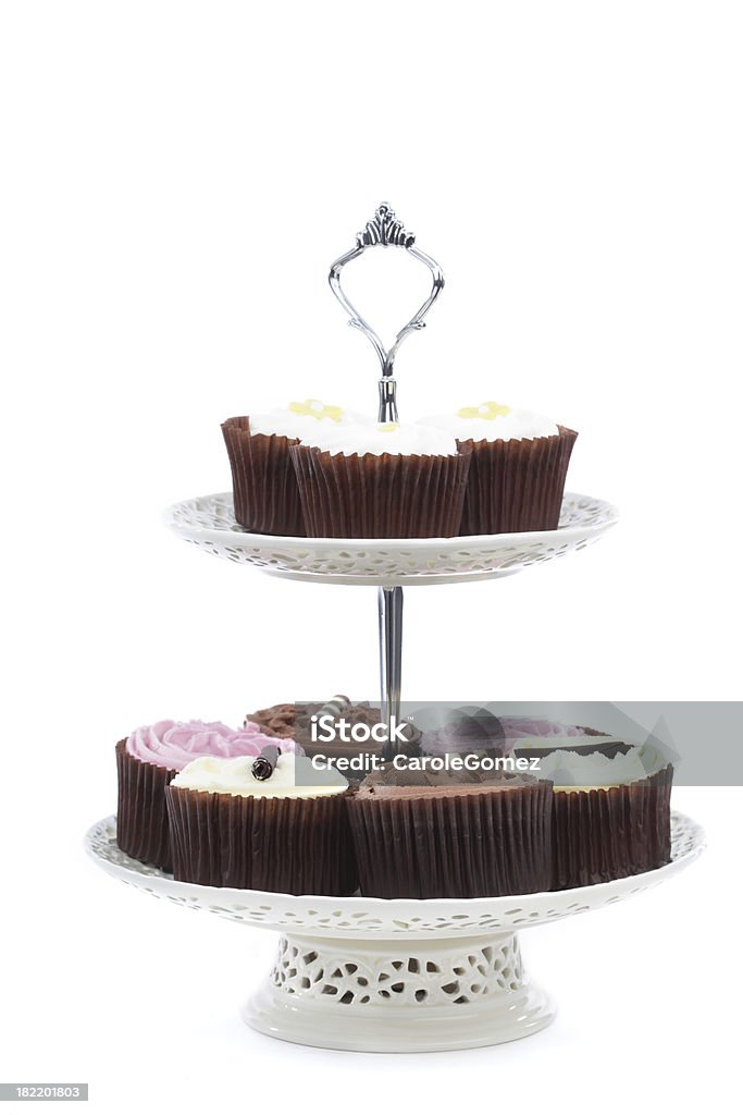 Stojak na ciasto z Cupcakes puste - Zbiór zdjęć royalty-free (Stojak do deserów)