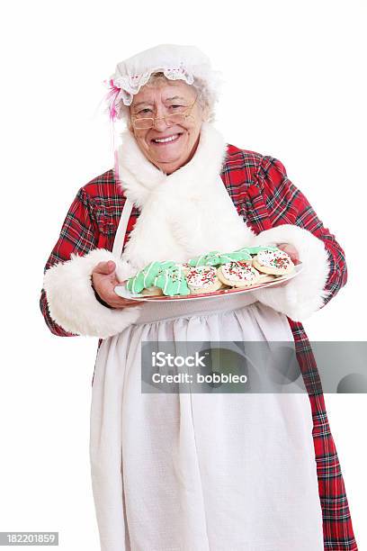 Foto de Sênior Senhora Papai Noel Com Cookies e mais fotos de stock de Mamãe Noel - Mamãe Noel, Terceira idade, 70 anos