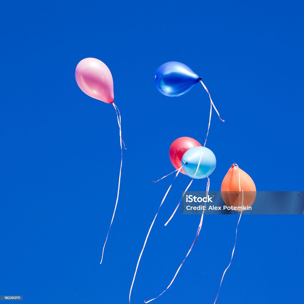 Voando ballons multicolorida - Foto de stock de Balão - Decoração royalty-free