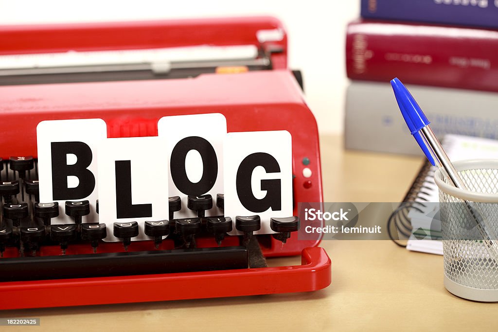 Blog y teclado de máquina de escribir - Foto de stock de Bloguear libre de derechos