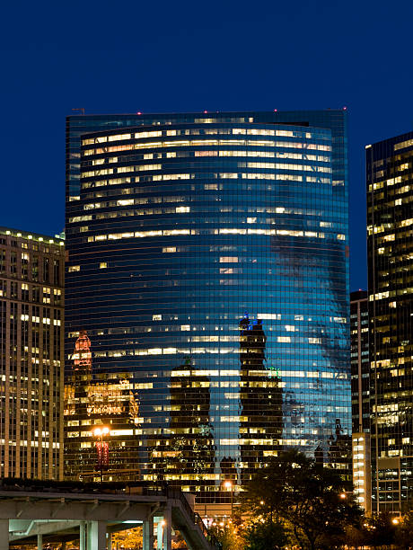 istock Chicago - 333 West Wacker Drive at Dusk (XXXL) 182204942
