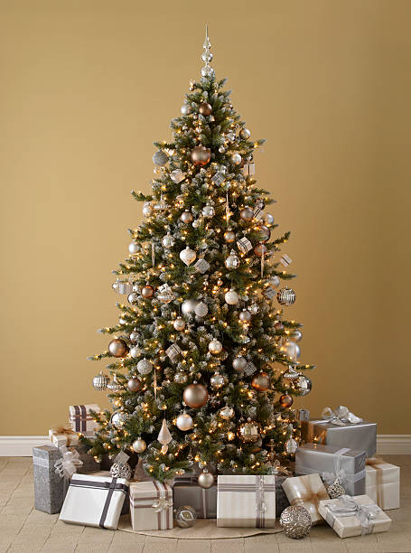 vacanza-albero di natale b - christmas tree christmas tree artificial foto e immagini stock