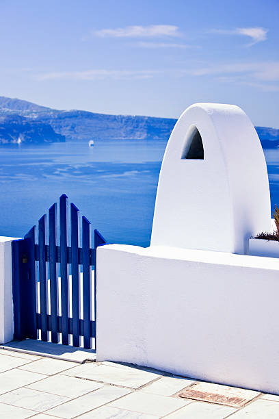 ギリシャのサントリーニ島でのドア - greek islands greece day full frame ストックフォトと画像