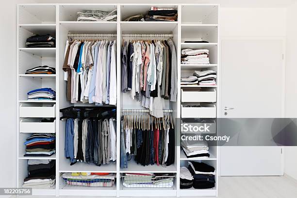 Garderobe Stockfoto und mehr Bilder von Kleiderschrank - Kleiderschrank, Ordentlich, Hose