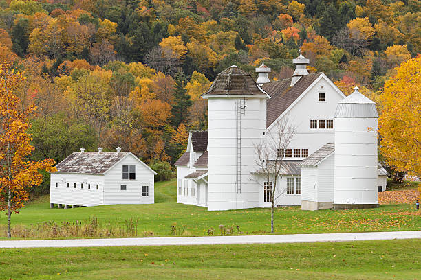 istock Vermont Farmhouse 182207011