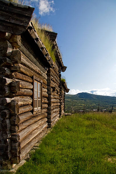 istock Old wooden house 182207764