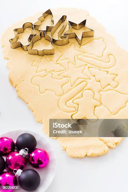 Schneiden Sie Weihnachten Kekse Stockfoto und mehr Bilder von Ausstechform - Ausstechform, Backen, Christbaumkugel