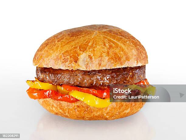 Hamburger Mit Gegrillter Paprika Stockfoto und mehr Bilder von Ausgebleicht - Ausgebleicht, Brotsorte, Brötchen