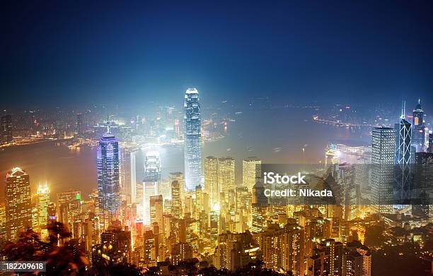 Skyline De Hong Kong - Fotografias de stock e mais imagens de Acender - Acender, Anoitecer, Ao Ar Livre