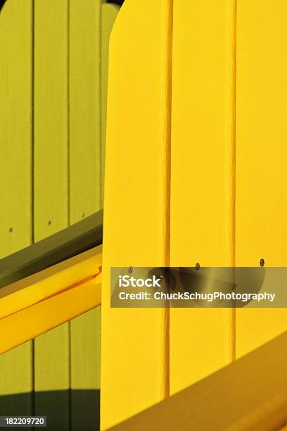 Adirondackstuhl Und Patiomöbel Stockfoto und mehr Bilder von Abstrakt - Abstrakt, Adirondack-Stuhl, Ausgebleicht