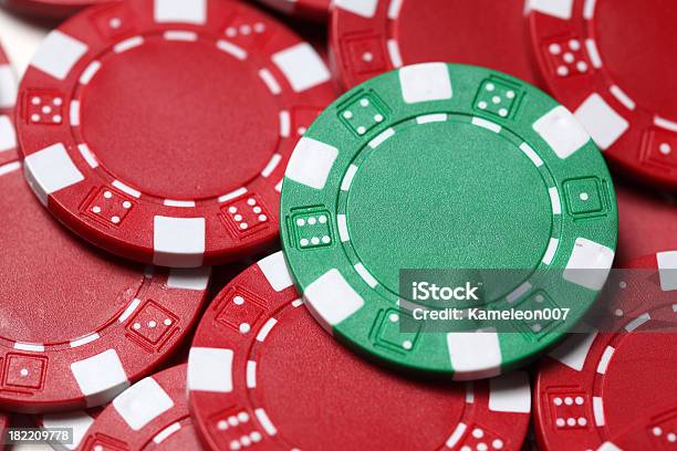 Chips De Poker - Fotografias de stock e mais imagens de Acaso - Acaso, Arte, Cultura e Espetáculo, Camurça