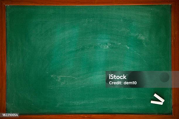 Verde Chalkboard Con Cornice - Fotografie stock e altre immagini di Educazione - Educazione, Annuncio, Attrezzatura