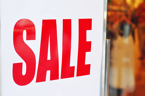 istock Retail for sale sign 182210783