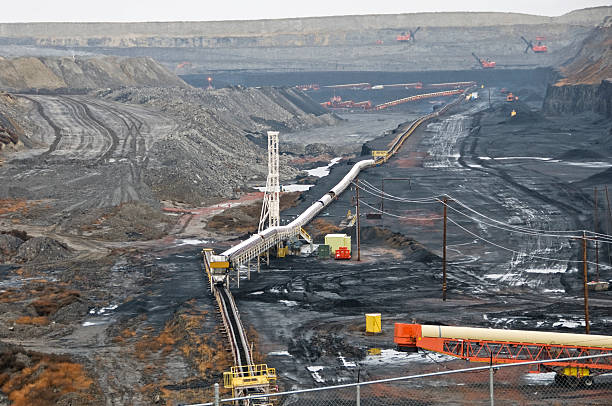 istock Open-pit coal excavation site in Wyoming 182210892