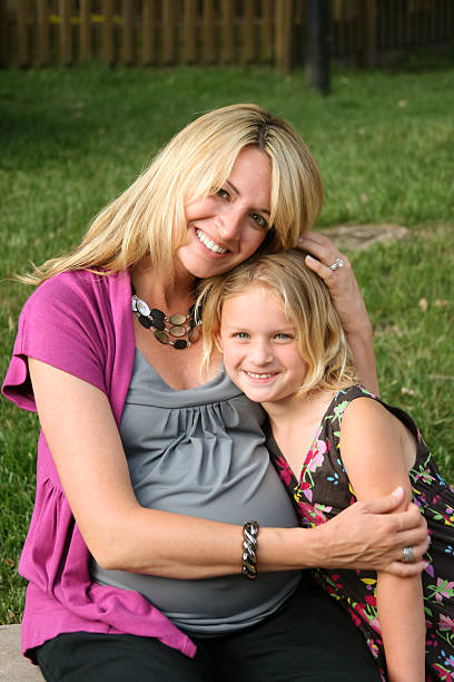 istock Pregnant Mom and Daughter 182210998