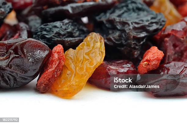 Foto de Frutas Secas Macro e mais fotos de stock de Branco - Branco, Cereja, Comida