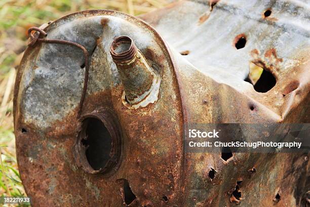 Agujero De Bala Oxidadas Puede Foto de stock y más banco de imágenes de Abandonado - Abandonado, Abollado, Acero