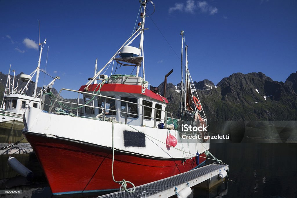 Barcos de pesca na Noruega - Foto de stock de Barco pesqueiro royalty-free