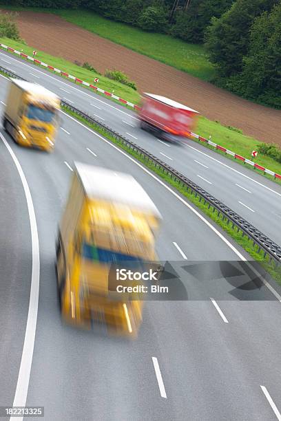 Camion Guida Sullautostrada Offuscata In Movimento Veduta Dallalto - Fotografie stock e altre immagini di Affari