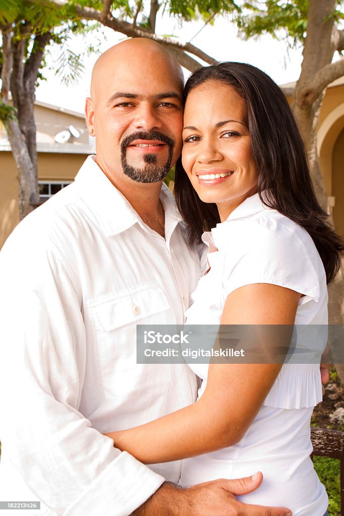 Beau Couple hispanique - Photo de Adulte libre de droits