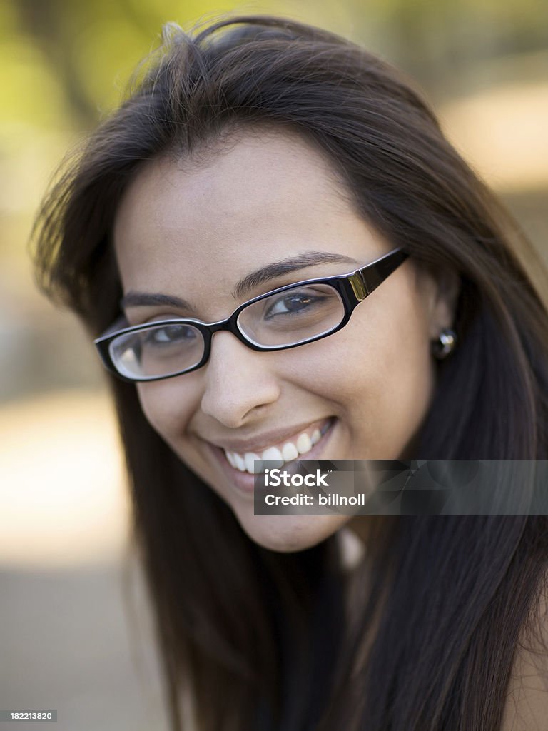 Mulher jovem sorridente com óculos - Royalty-free 20-24 Anos Foto de stock