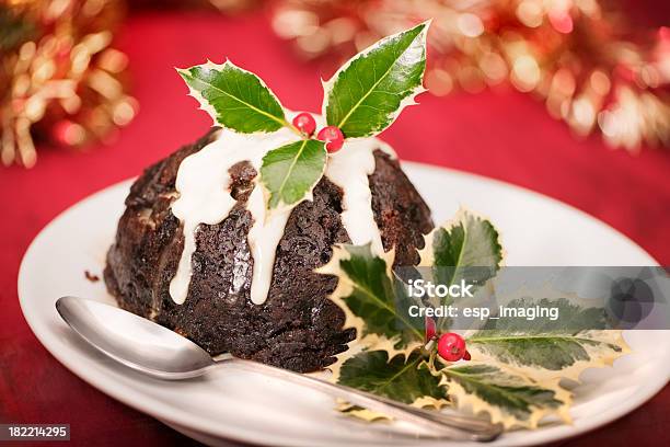 Christmas Pudding Mit Holly Stockfoto und mehr Bilder von Serviettenkloß - Serviettenkloß, Bildschärfe, Dessert