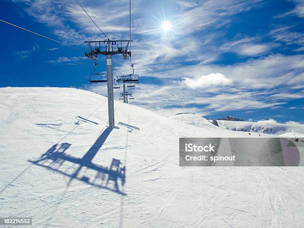 Skiliftstühlen Stockfoto und mehr Bilder von Schlagschatten - Schlagschatten, Skilift, Alpen