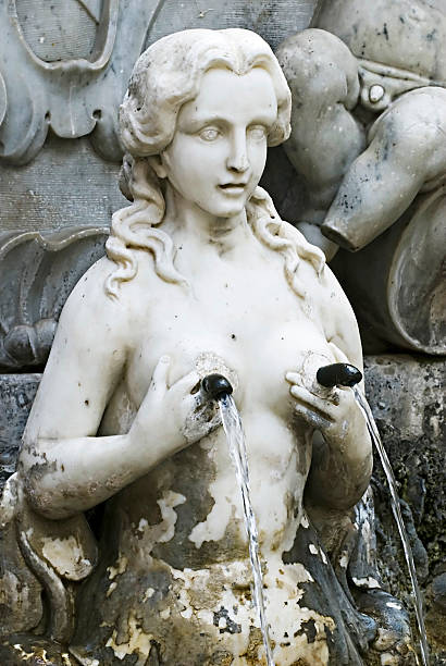 istock Amalfi fountain 182214898