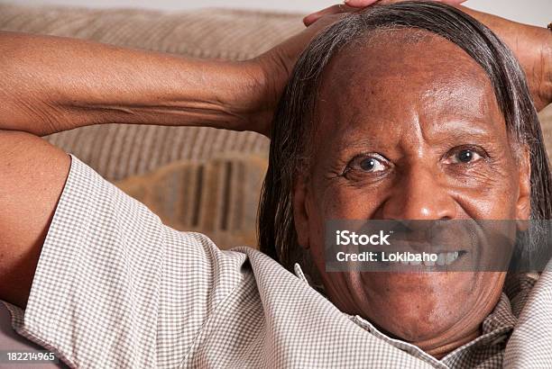Пожилая Женщина Улыбается — стоковые фотографии и другие картинки Активный пенсионер - Активный пенсионер, Африканская этническая группа, Весёлый