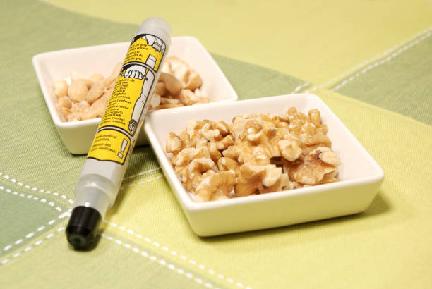 에피네프린 자동 주입기 알레르기. - allergy food peanut epipen 뉴스 사진 이미지